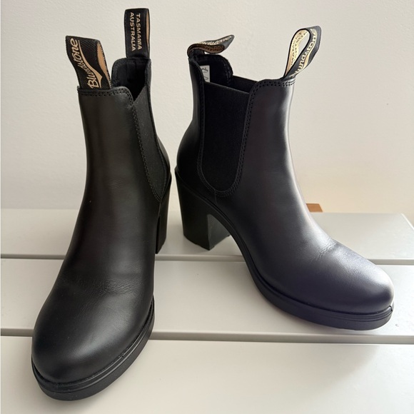 Blundstone Black Leather Block-Heel Boots - Picture 3 of 8